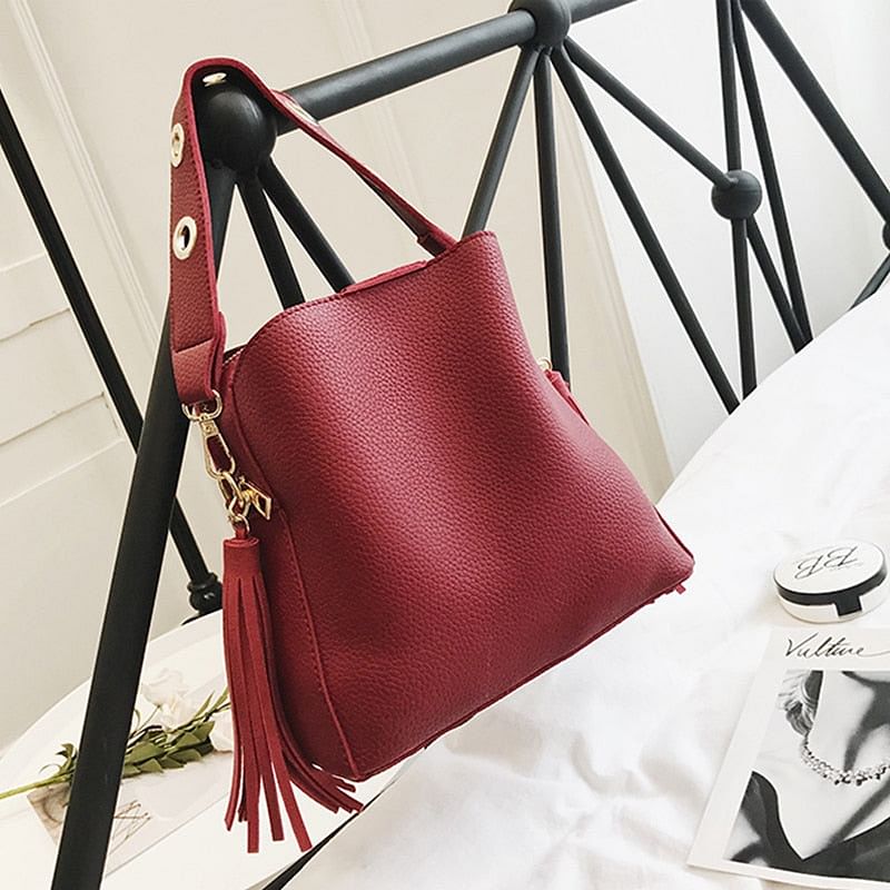 Fashion Scrub Women Bucket Bag Vintage Tassel Messenger Bag High Quality Retro Shoulder Bag Simple Crossbody Bag Tote